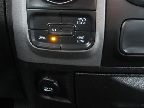 Used 2015 RAM 1500 Express image 26