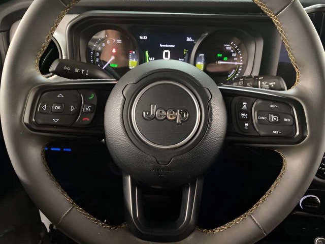 Used 2024 Jeep Wrangler Unlimited w/ Convenience Group AWD/4WD image 33