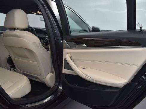 Used 2022 BMW 540i w/ Premium Package image 16