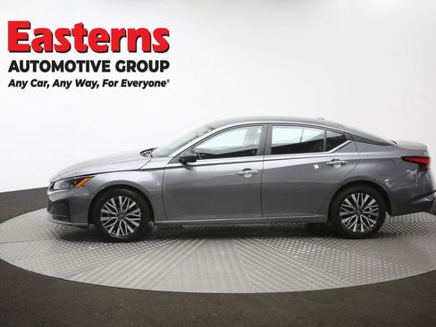 Used 2025 Nissan Altima 2.5 SV FWD image 59