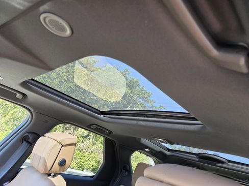 New 2026 Land Rover Discovery Dynamic SE image 12