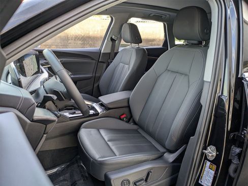 Used 2025 Audi Q5 Premium w/ Convenience Package image 28