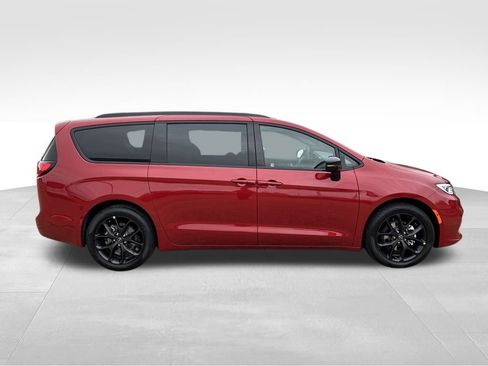 New 2026 Chrysler Pacifica Select w/ S Appearance Package image 7