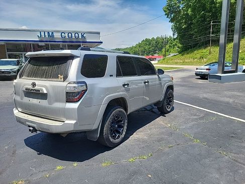 Used 2021 Toyota 4Runner SR5 AWD/4WD image 7