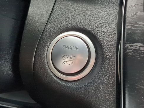 Used 2018 Mercedes-Benz GLC 300 4MATIC image 21