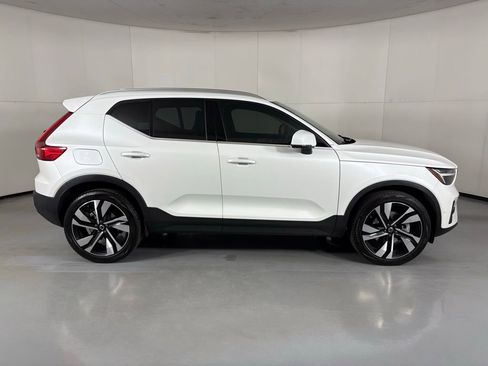 Used 2023 Volvo XC40 B5 Ultimate w/ Protection Package Premier image 9