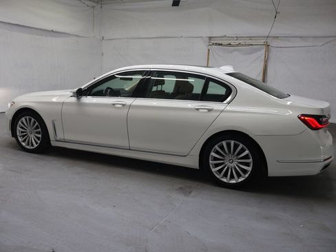 Used 2022 BMW 740i xDrive w/ Premium Package AWD/4WD image 4