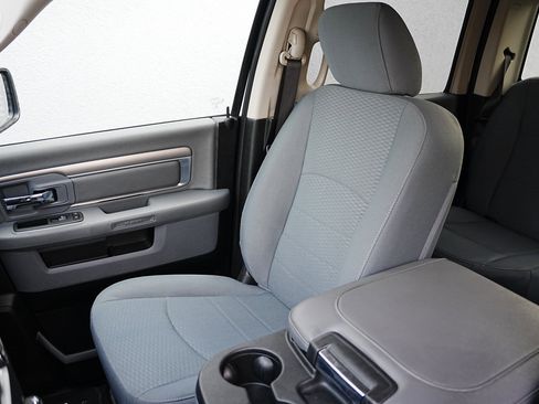 Used 2020 RAM 1500 Classic SLT image 13