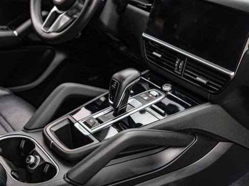 Used 2023 Porsche Cayenne S Platinum w/ Premium Package Plus image 22