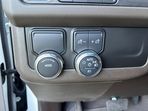 Used 2024 GMC Yukon XL SLT w/ SLT Luxury Package image 43