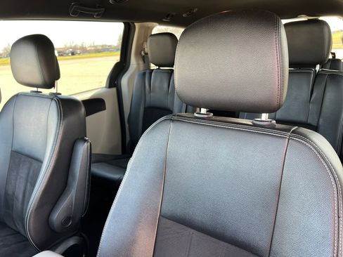 Used 2020 Dodge Grand Caravan SXT image 14