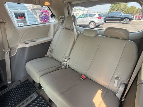 Used 2019 Toyota Sienna AWD image 24