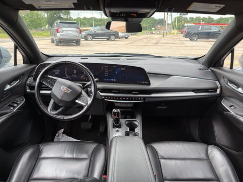 Used 2024 Cadillac XT4 Premium Luxury FWD image 18