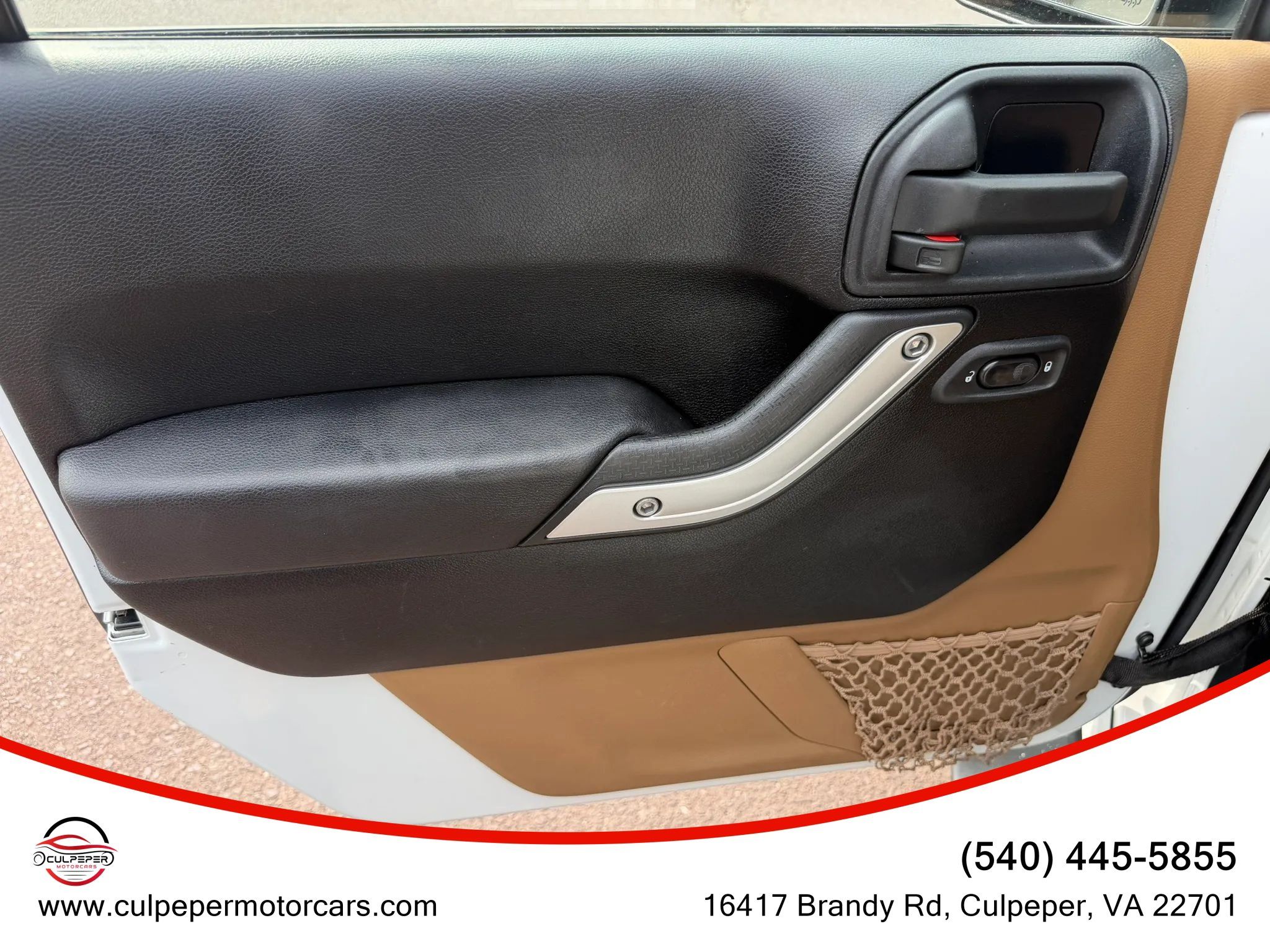 Used 2012 Jeep Wrangler Unlimited Sahara w/ Connectivity Group AWD/4WD image 8