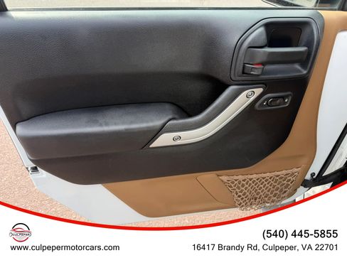 Used 2012 Jeep Wrangler Unlimited Sahara w/ Connectivity Group AWD/4WD image 8