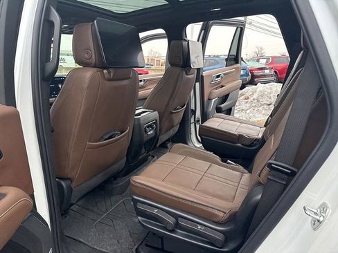 Used 2025 Chevrolet Tahoe High Country image 11