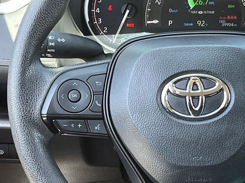 Used 2025 Toyota RAV4 XLE AWD/4WD image 12