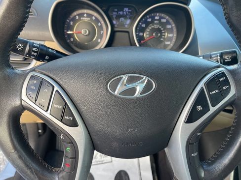 Used 2011 Hyundai Elantra Limited w/ Premium Pkg 5 image 16