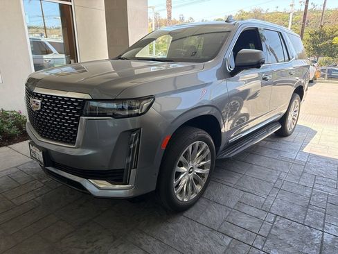Used 2022 Cadillac Escalade Premium Luxury RWD image 3