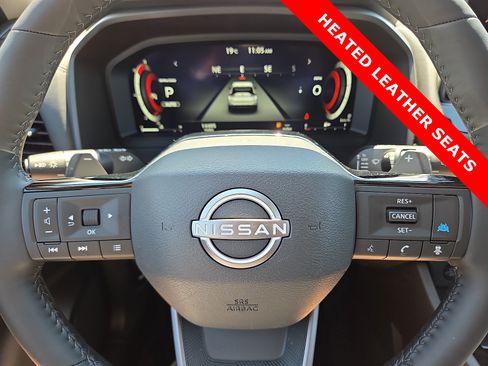 Used 2025 Nissan Rogue SL AWD/4WD image 24