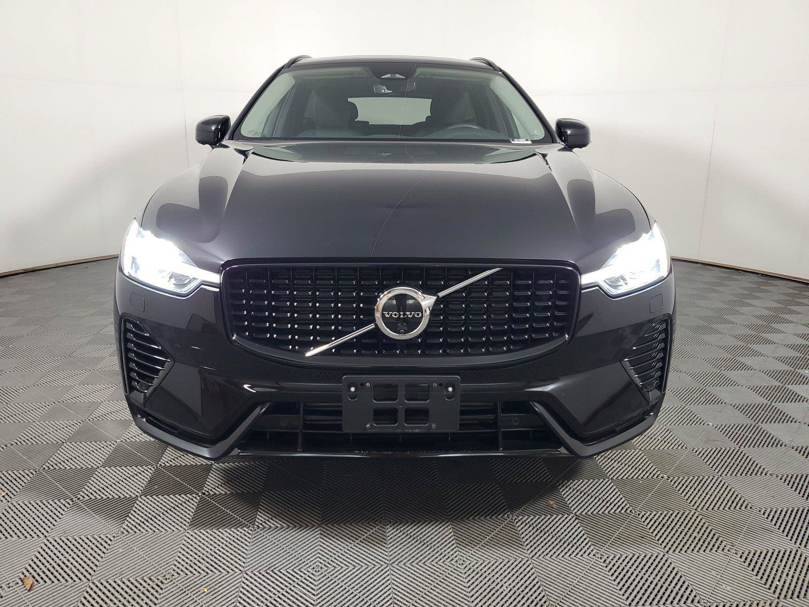 Used 2024 Volvo XC60 T8 Plus w/ Protection Package Premier AWD/4WD image 2