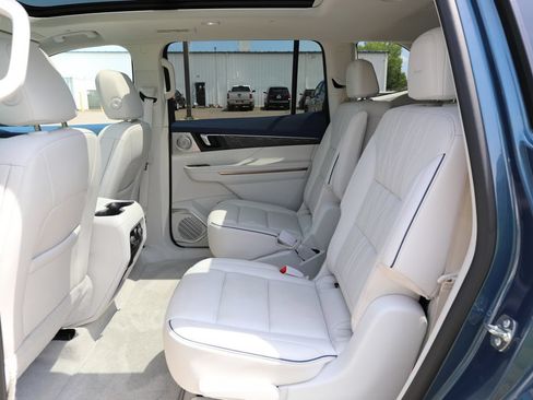 Used 2025 Buick Enclave Avenir w/ Super Cruise Package AWD/4WD image 12