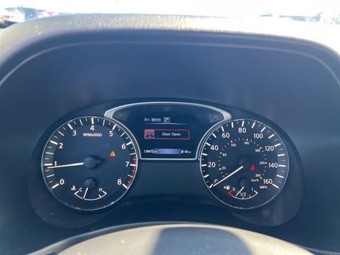 Used 2017 Nissan Pathfinder SV image 11