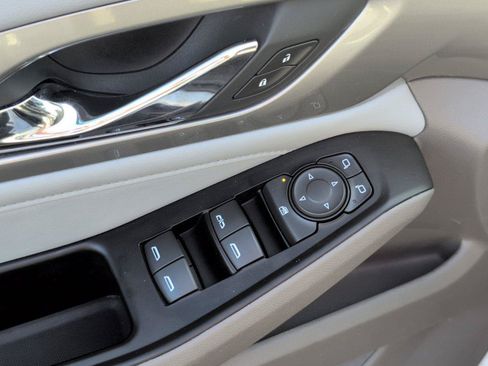 Used 2018 Chevrolet Traverse LT FWD image 19