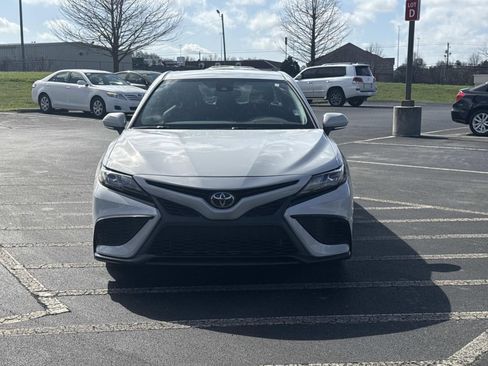 Used 2023 Toyota Camry SE image 9