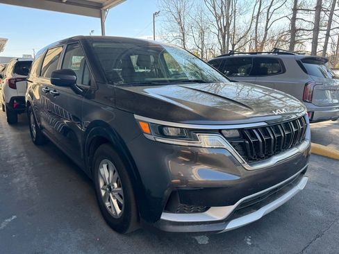 Used 2024 Kia Carnival LX image 1