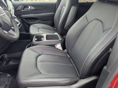 New 2026 Chrysler Pacifica Select FWD image 9