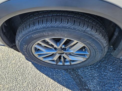 Used 2024 Nissan Rogue S image 16