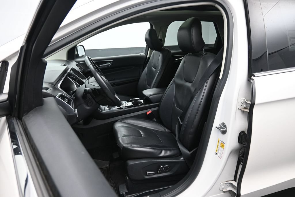 Used 2016 Ford Edge Titanium w/ Equipment Group 301A AWD/4WD image 21