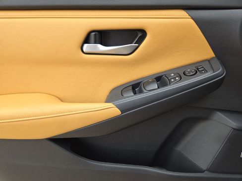 Used 2025 Nissan Sentra SV w/ SV Premium Package FWD image 15