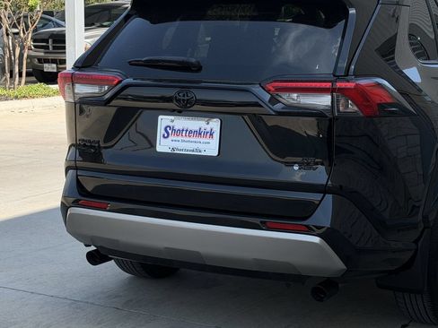 Used 2025 Toyota RAV4 SE AWD/4WD image 6