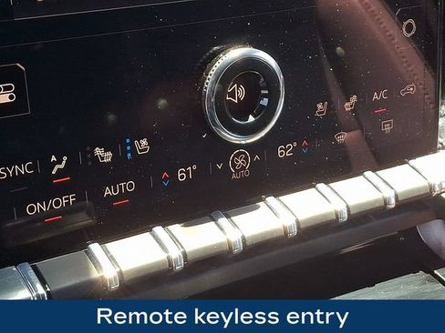 Used 2025 GMC Yukon XL Denali AWD/4WD image 14
