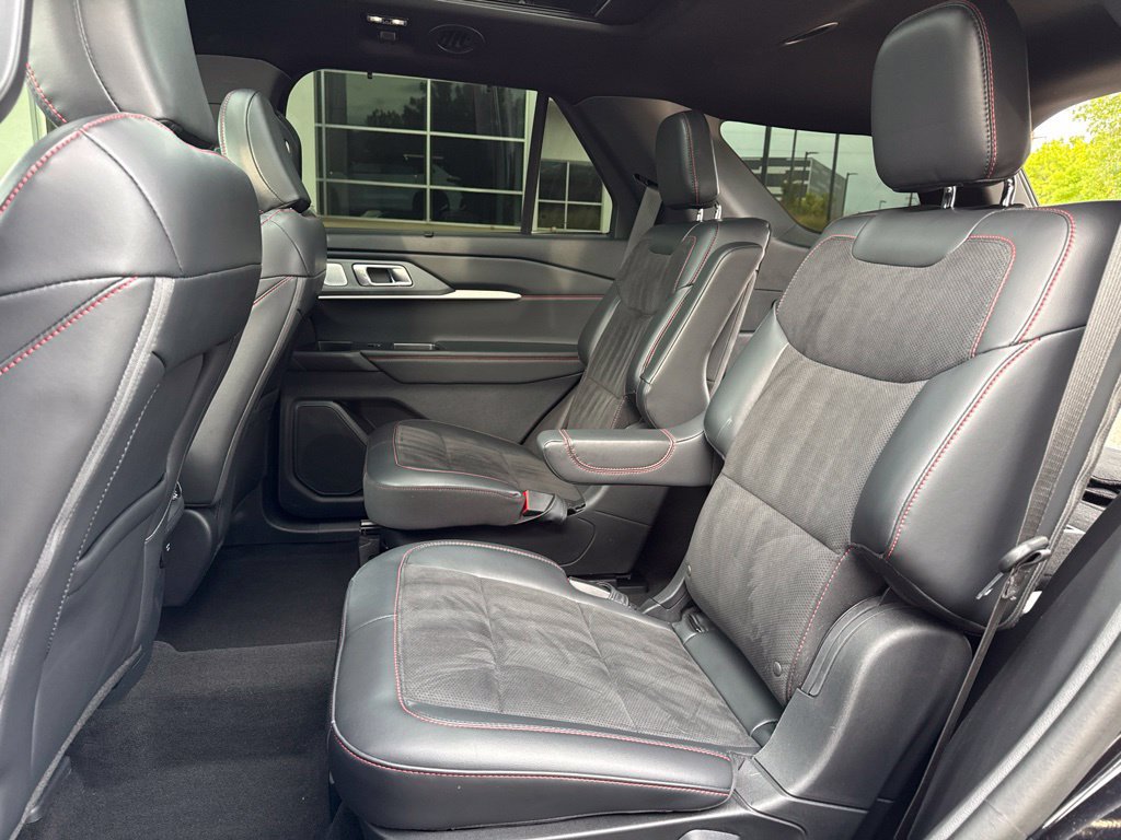 Used 2025 Ford Explorer ST AWD/4WD image 24