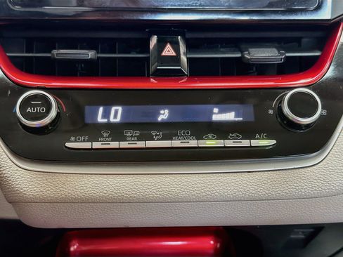 Used 2020 Toyota Corolla LE w/ Carpet Mat Package (TMS) FWD image 11