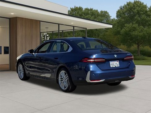 Used 2025 BMW 530i w/ Premium Package image 10
