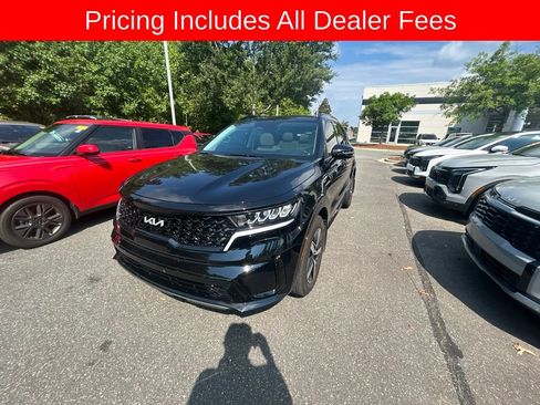 Certified 2023 Kia Sorento S w/ Panoramic Sunroof Package FWD image 2