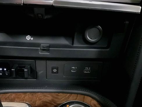 Used 2024 Nissan Armada SL image 32