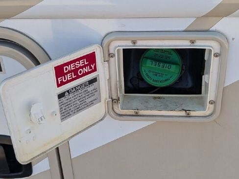 Used 2014 Ford F550 2WD Regular Cab Super Duty image 18