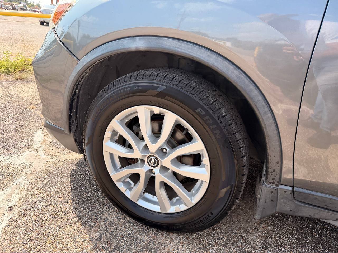 Used 2017 Nissan Rogue SV FWD image 27