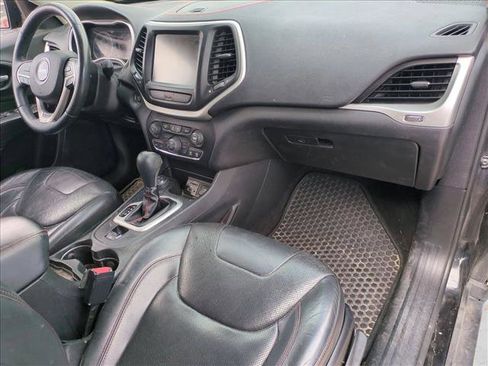 Used 2016 Jeep Cherokee Trailhawk w/ Comfort/Convenience Group image 16