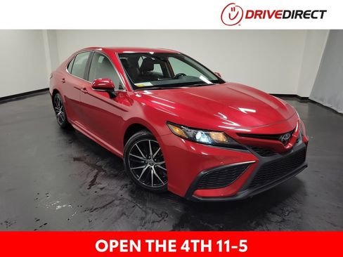 Used 2023 Toyota Camry SE FWD image 1