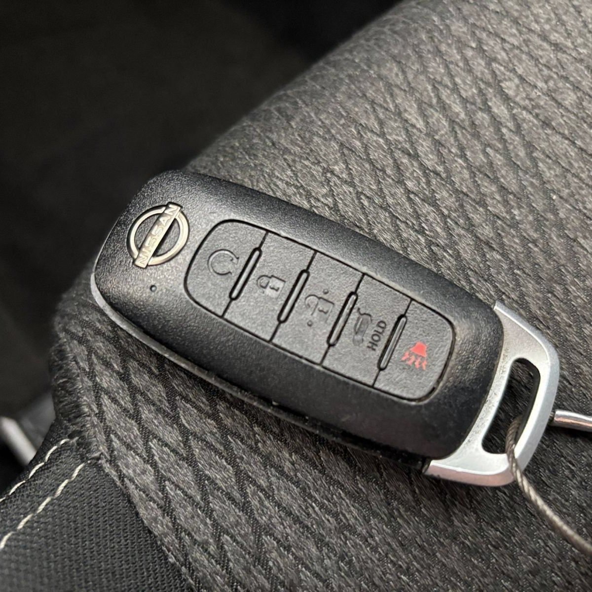 Used 2025 Nissan Rogue SV FWD image 30