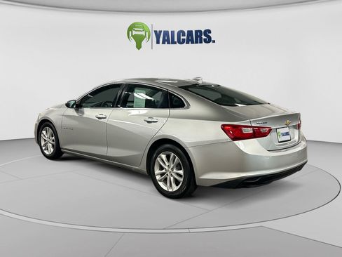 Used 2018 Chevrolet Malibu LT FWD image 3