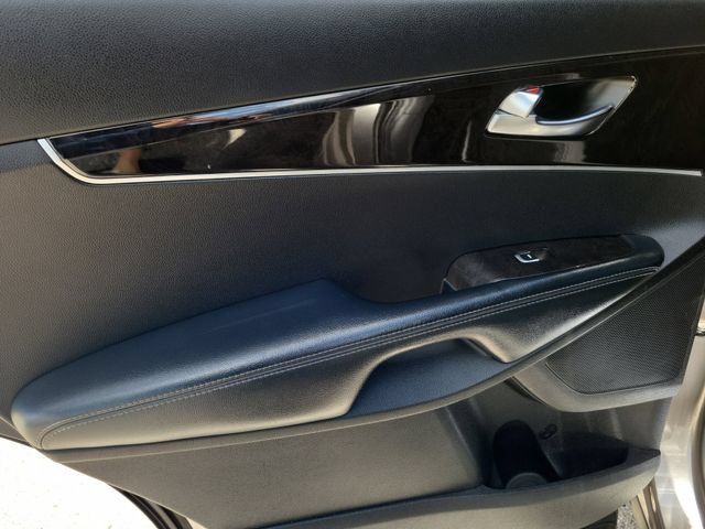 Used 2017 Kia Sorento FWD image 9