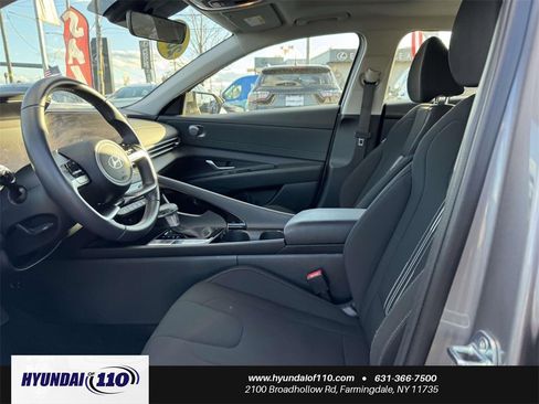 Used 2025 Hyundai Elantra SEL image 14