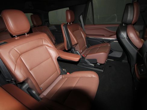 New 2026 Lincoln Navigator Reserve AWD/4WD image 22